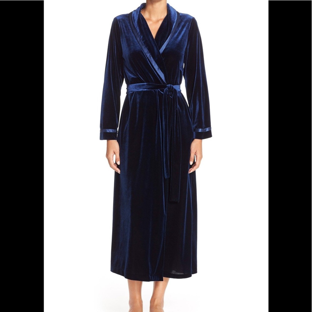 Oscar de la Renta Pink Label Velvet Robe Blue